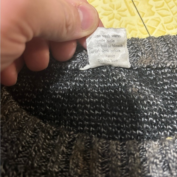 Vintage Gray and Red Patterned Men's Sweater - Picture 5 of 8